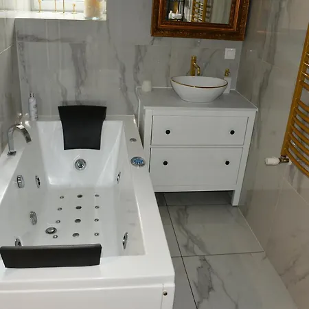 Lemon & Jacuzzi *